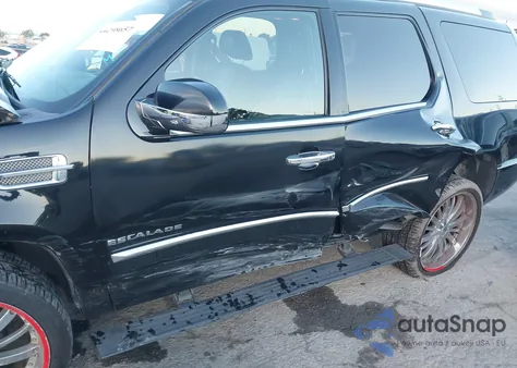 2010 Cadillac Escalade Premium z USA, uszkodzony, nr VIN 1GYUCCEF4AR267589